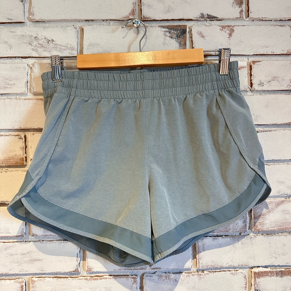 Athleta Green Mesh Racer Run 4” shorts